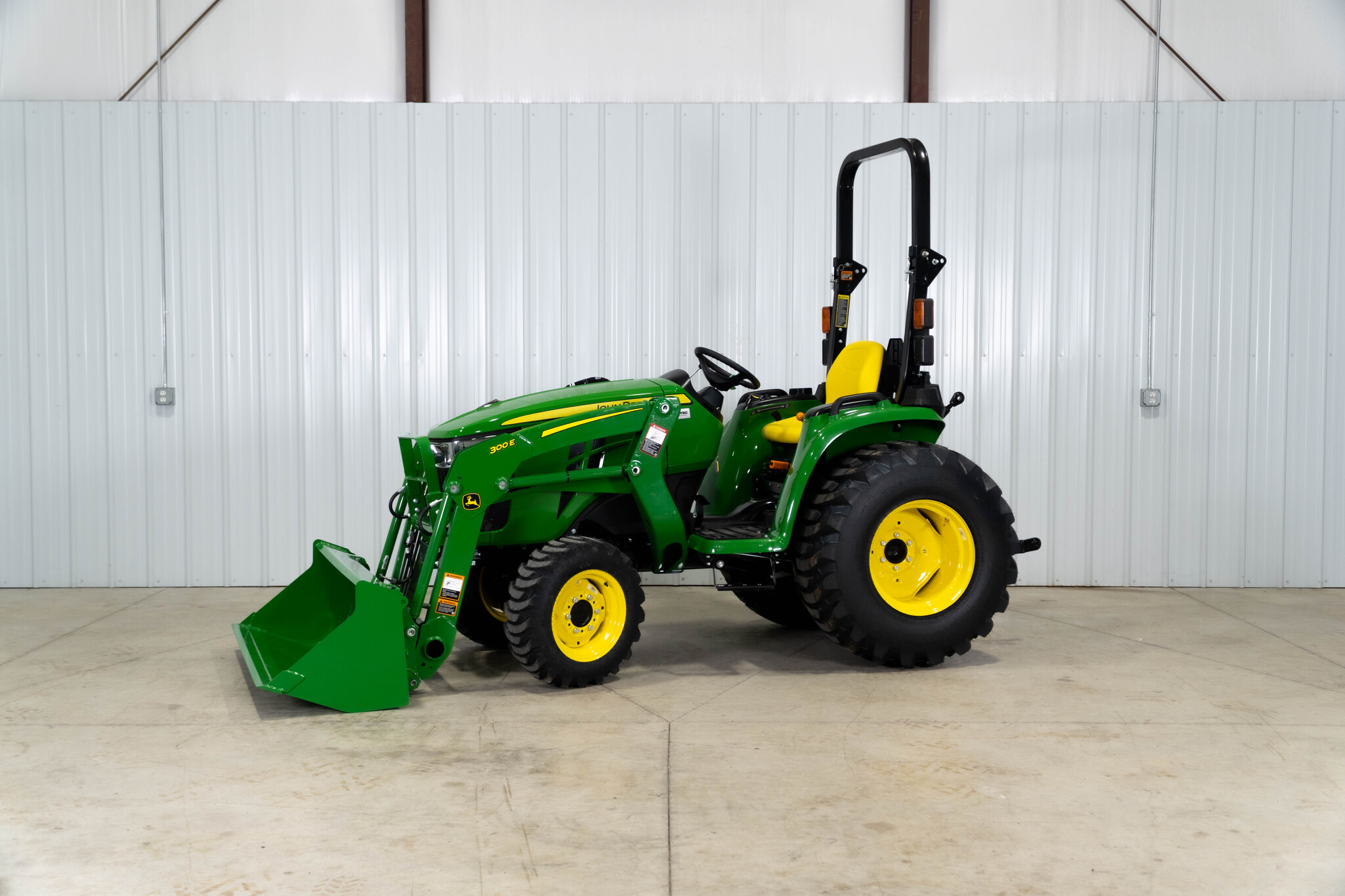 New In-Stock 2026 John Deere 3025E Compact Utility Tractors at Koenig Equipment in Richmond, IN - PhotoXL2