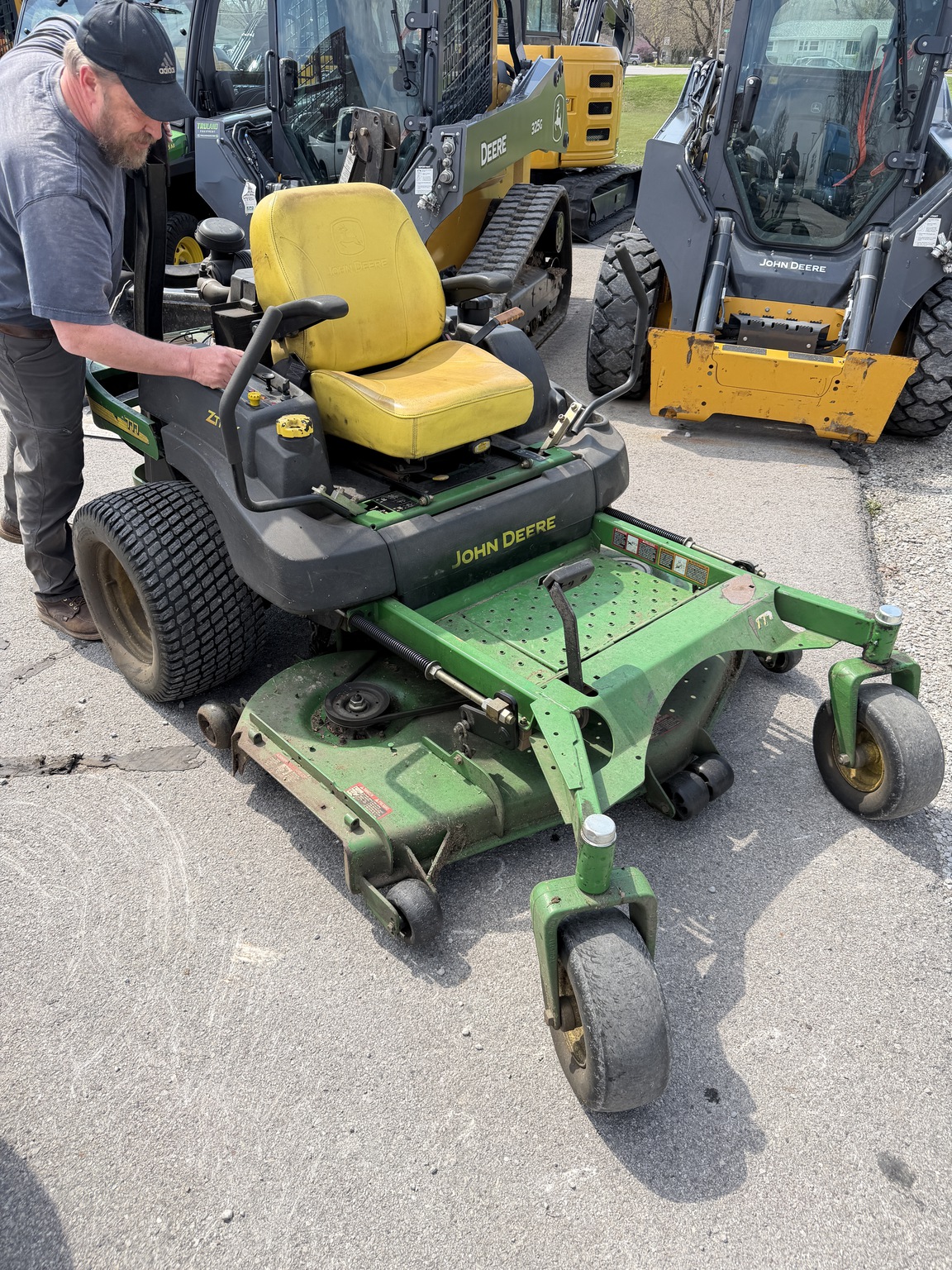 2006 John Deere 777 Image 2