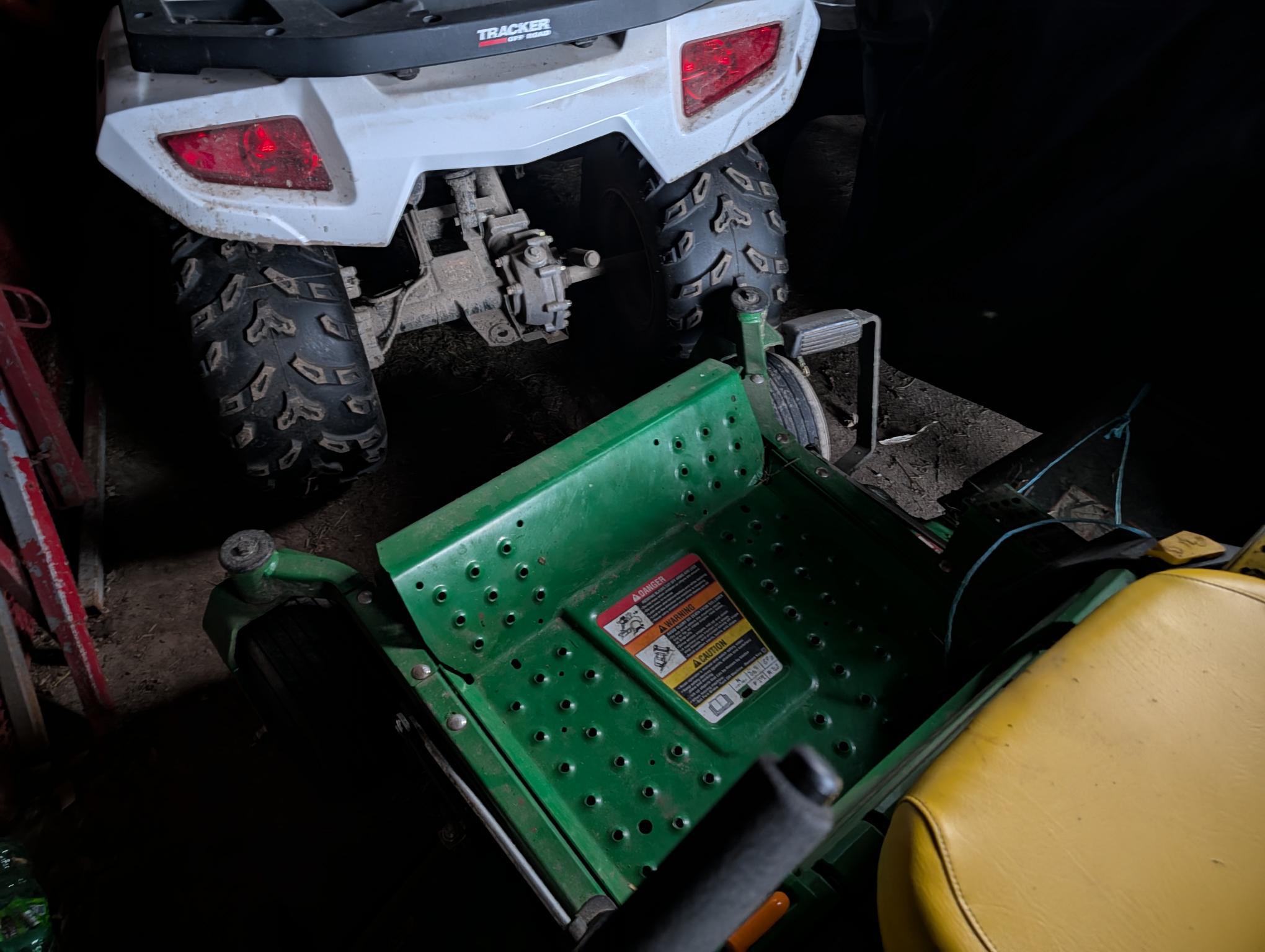 2022 John Deere Z515E Image 2