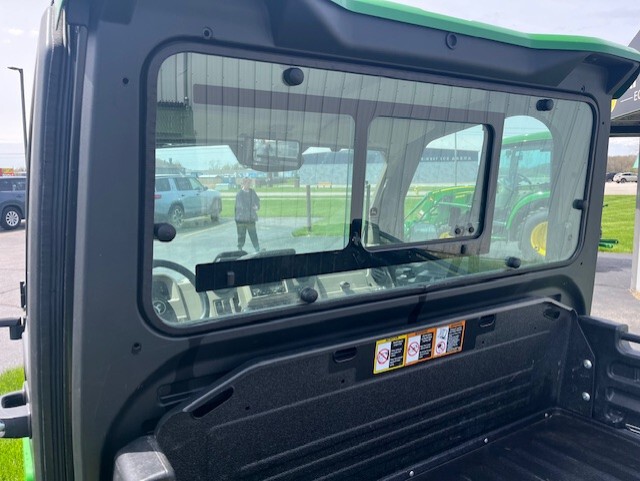 2024 John Deere XUV 835R Image 7