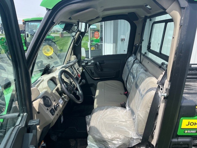 2024 John Deere XUV 835R Image 8