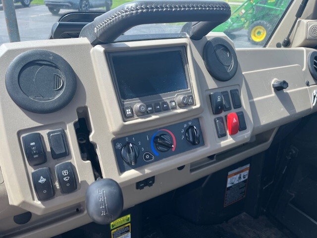 2024 John Deere XUV 835R Image 9