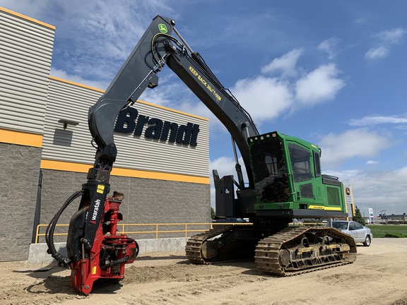 Photo of a 2022 John Deere 2154G
