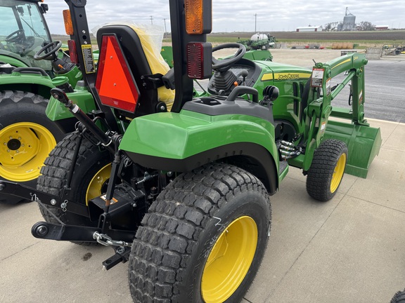2025 John Deere 2032R - Photo6