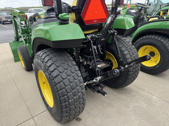 2025 John Deere 2032R - Photo5