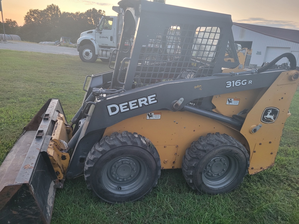 2016 John Deere 316GR