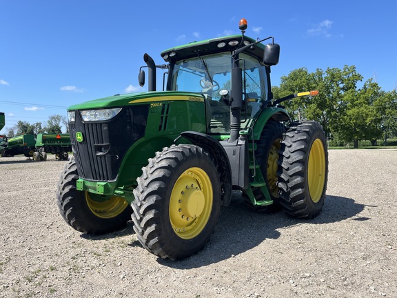  John Deere 7200R
