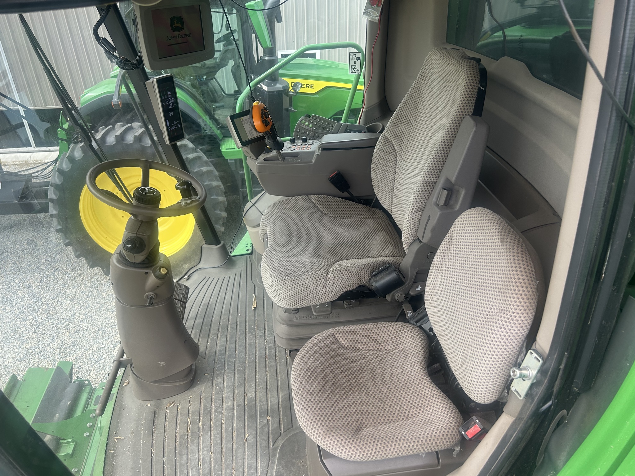 2017 John Deere S660 Image 15
