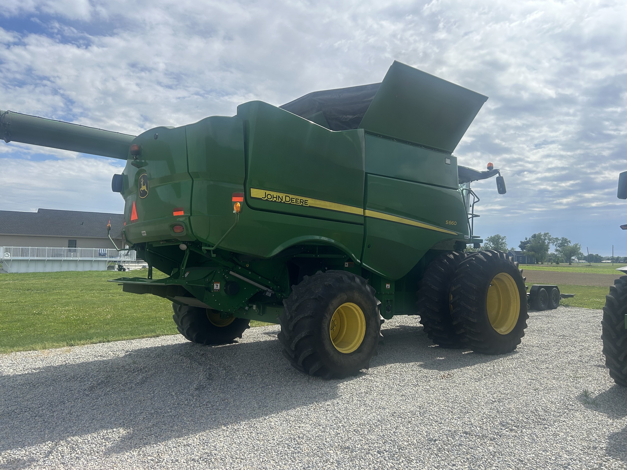 2017 John Deere S660 Image 2