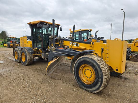 Photo of a 2007 John Deere 772D