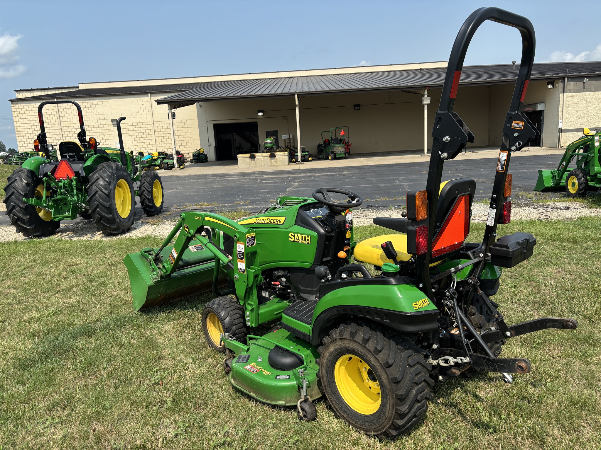 Used 2017 John Deere 1025R Compact Utility Tractors at Koenig Equipment in Oxford, OH - PhotoXL4