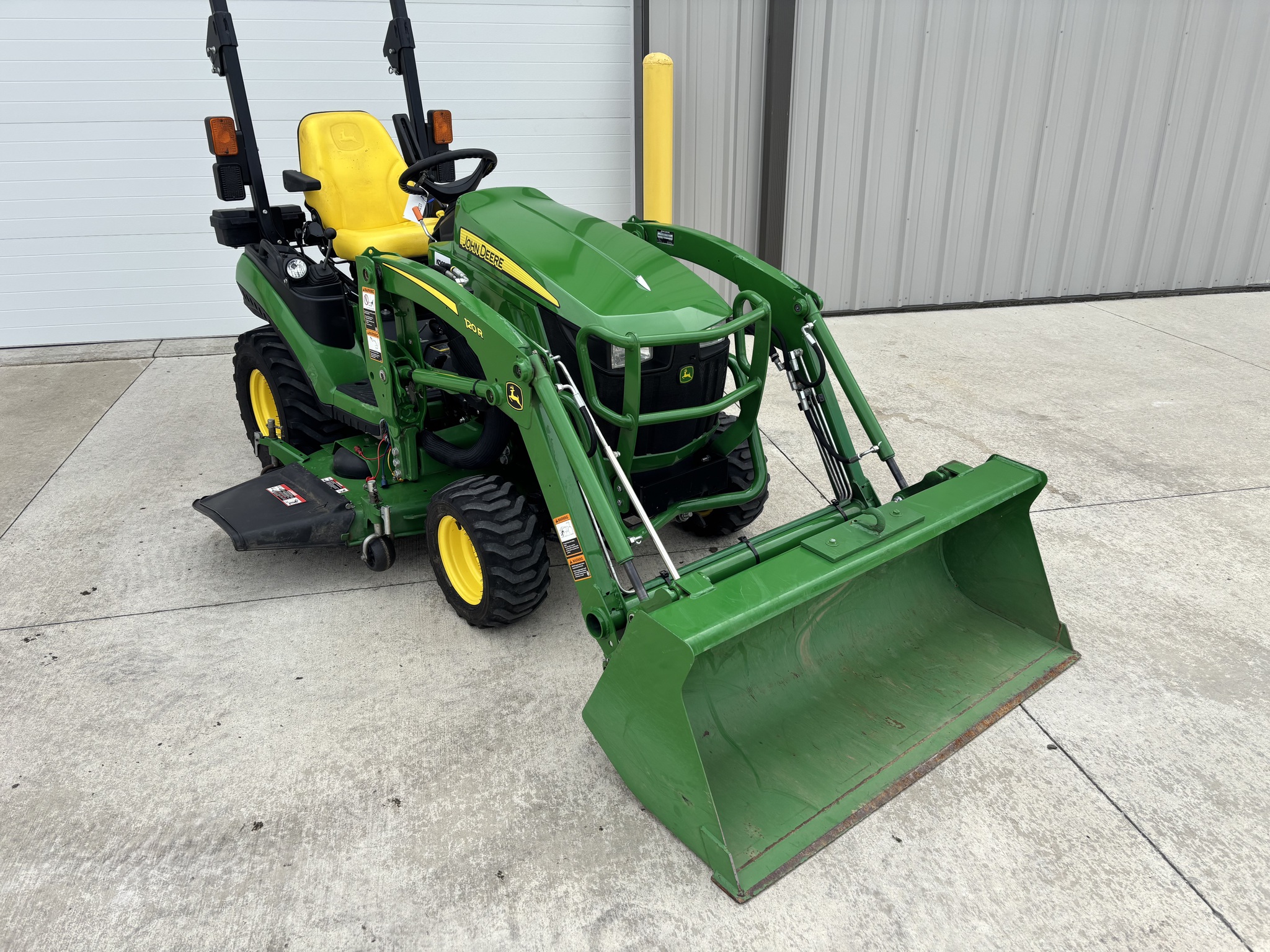 Used 2017 John Deere 1025R Compact Utility Tractors at Koenig Equipment in Botkins, OH - PhotoXL3
