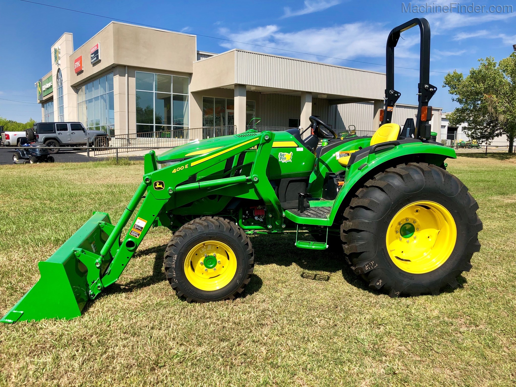 2020 John Deere 4066M Image 2