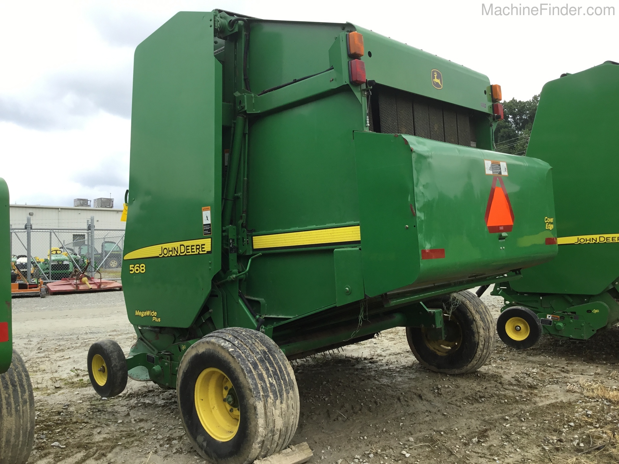 2008 John Deere 568 Image 3