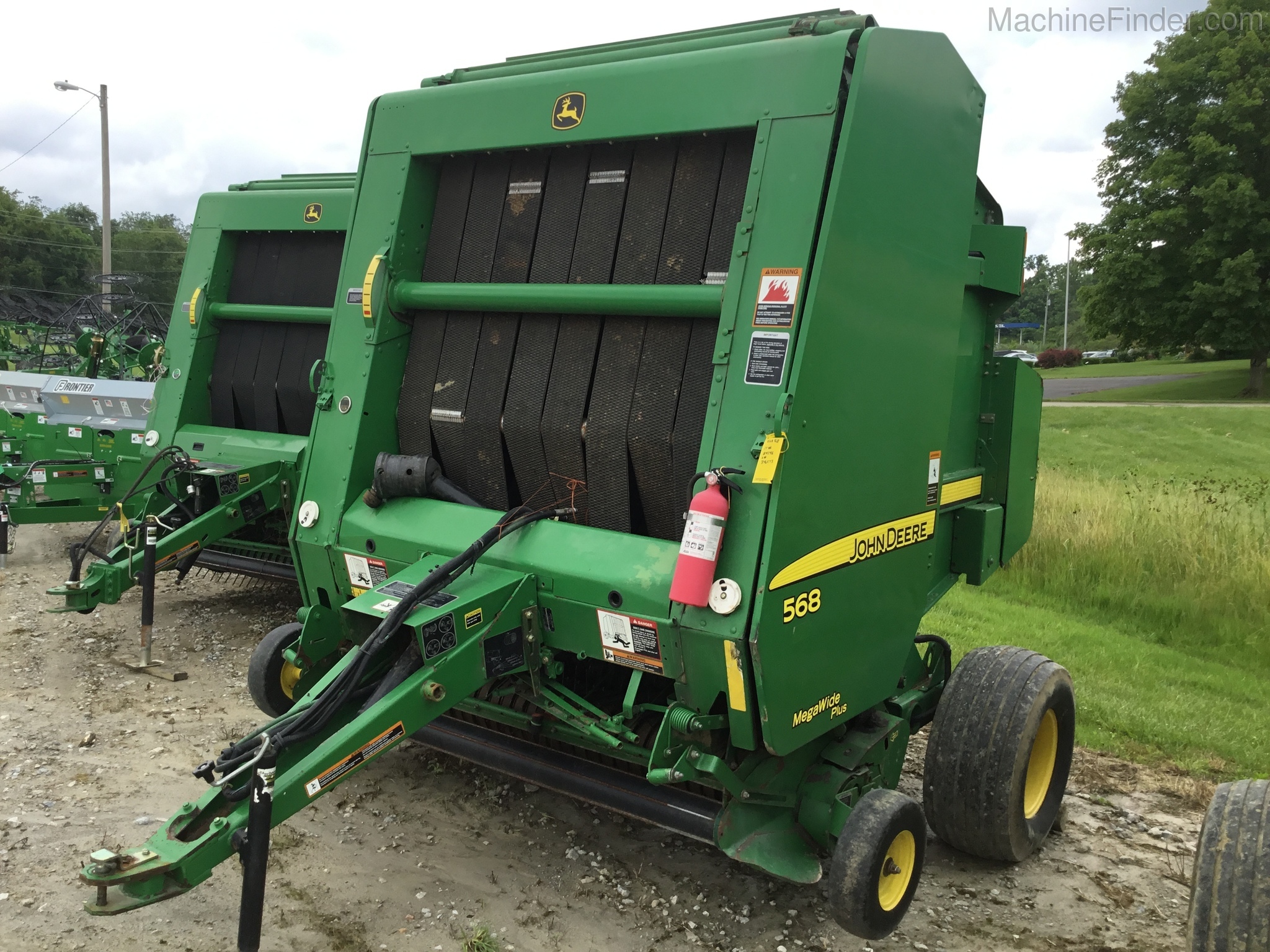 2008 John Deere 568 Image 2