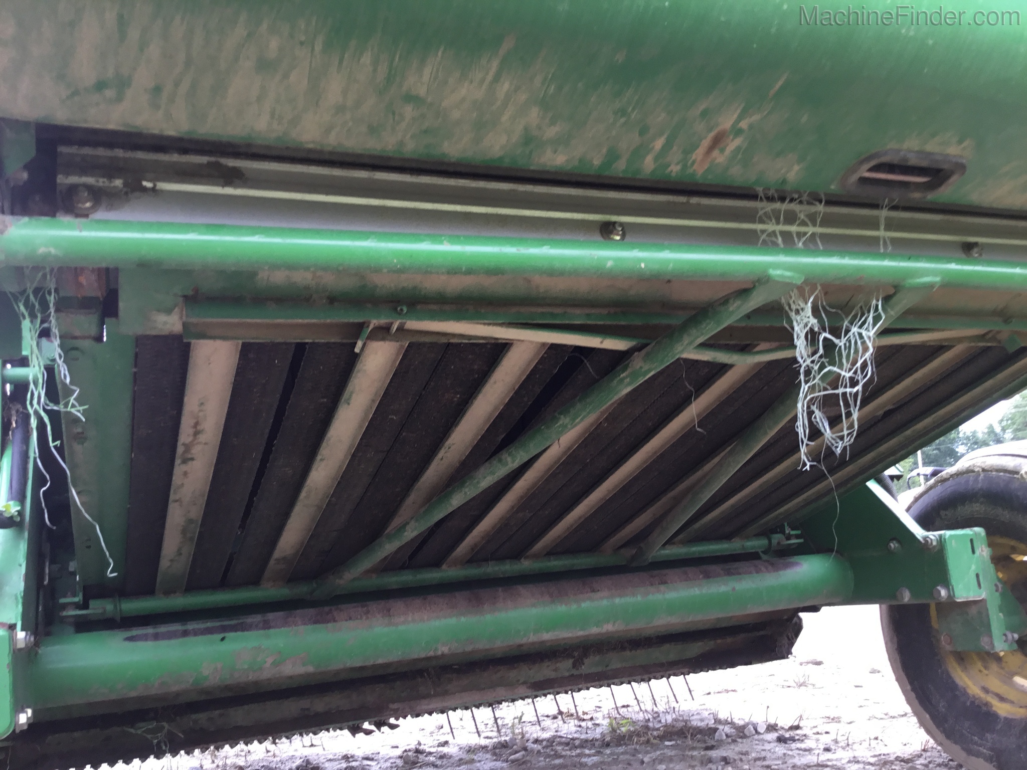 2008 John Deere 568 Image 6