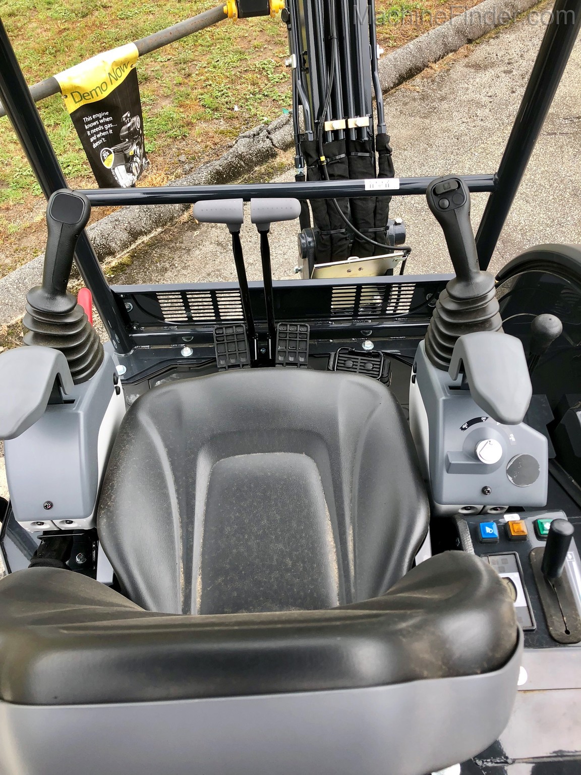 2020 John Deere 26G Image 7