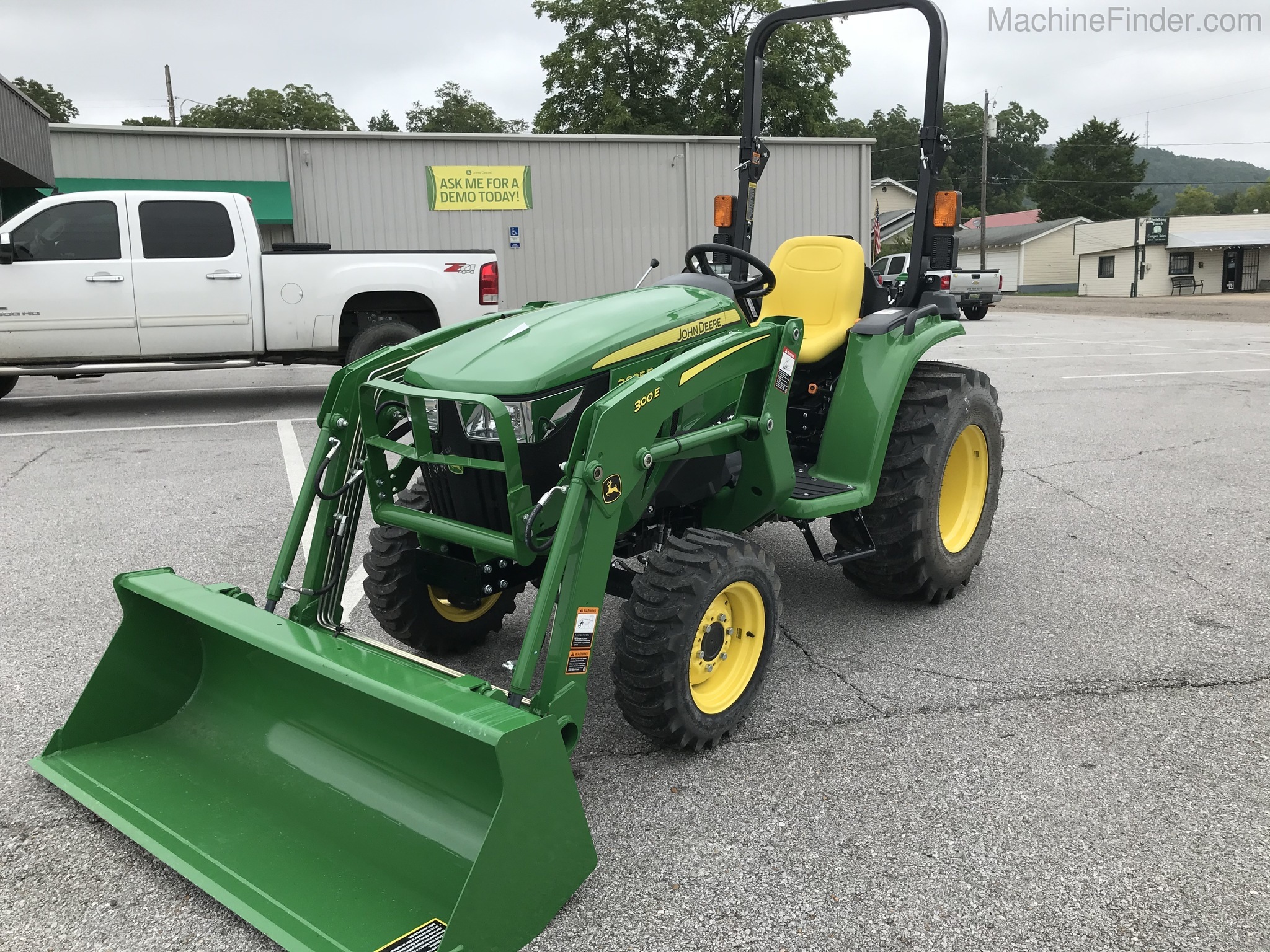 2020 John Deere 3025E Image 2