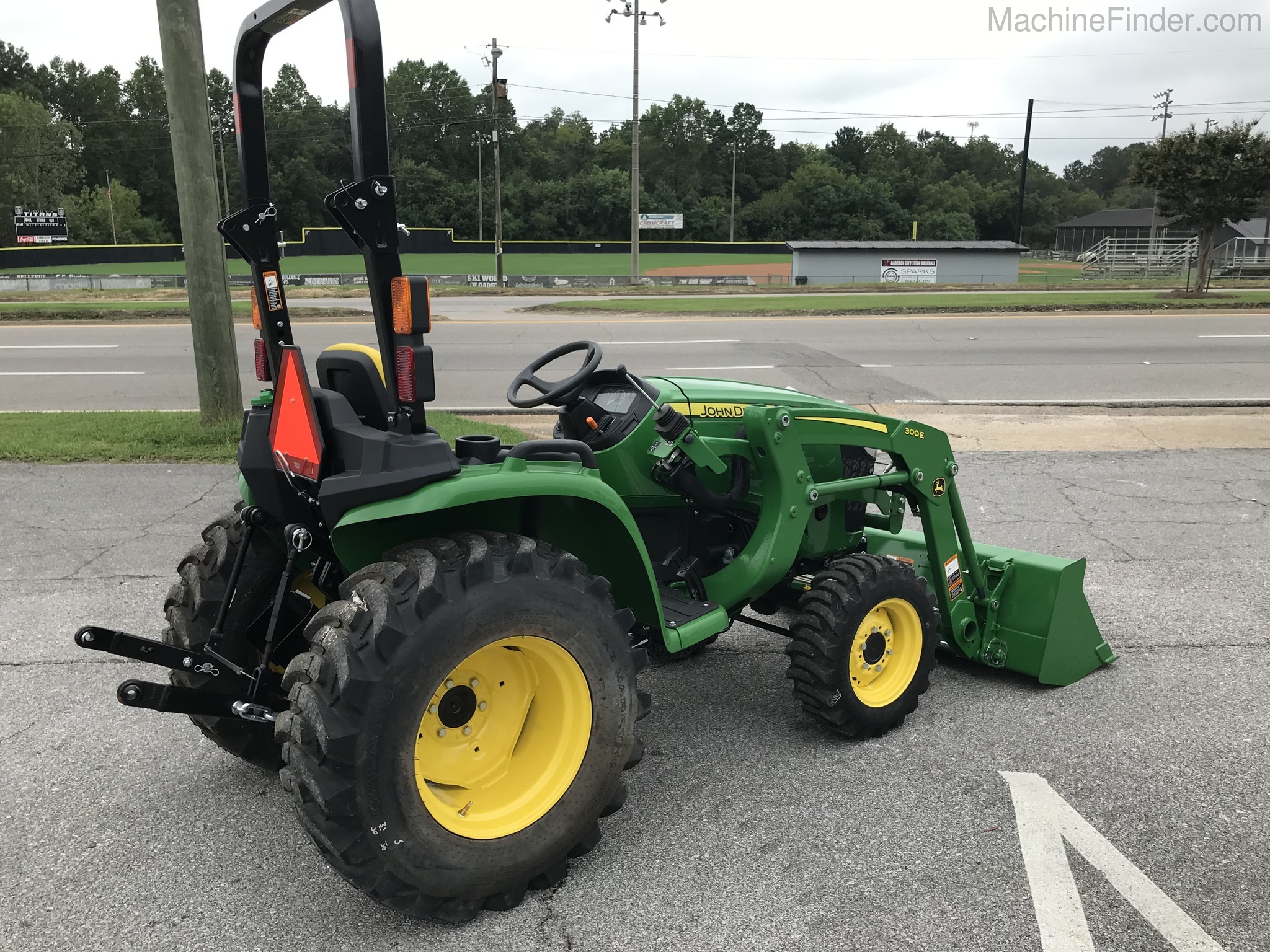 2020 John Deere 3025E Image 5