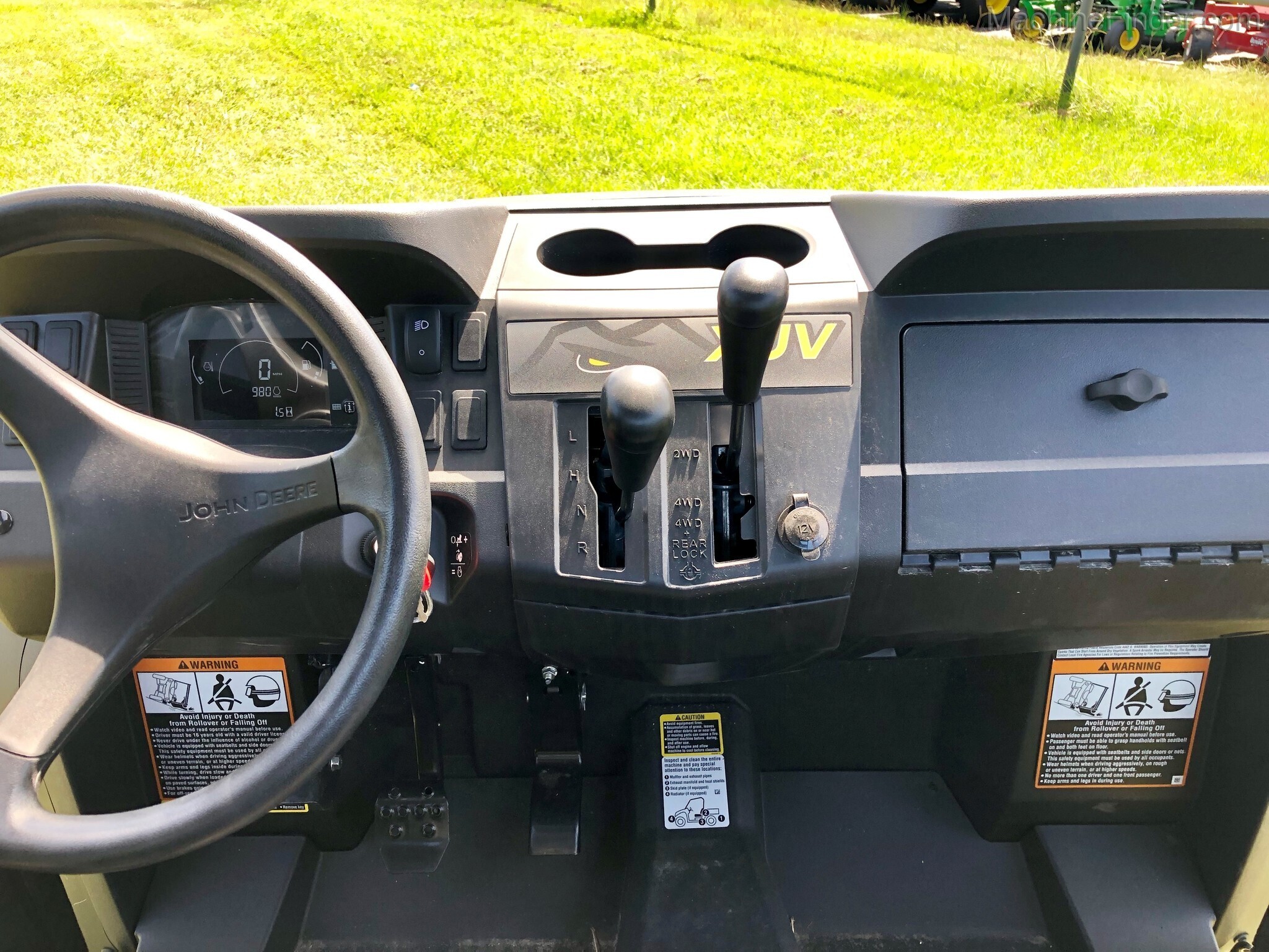 2020 John Deere 590E Image 9