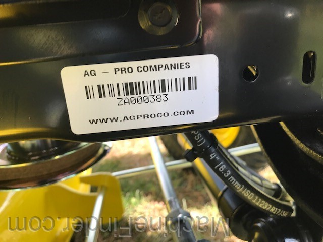 2020 John Deere X370 Image 8