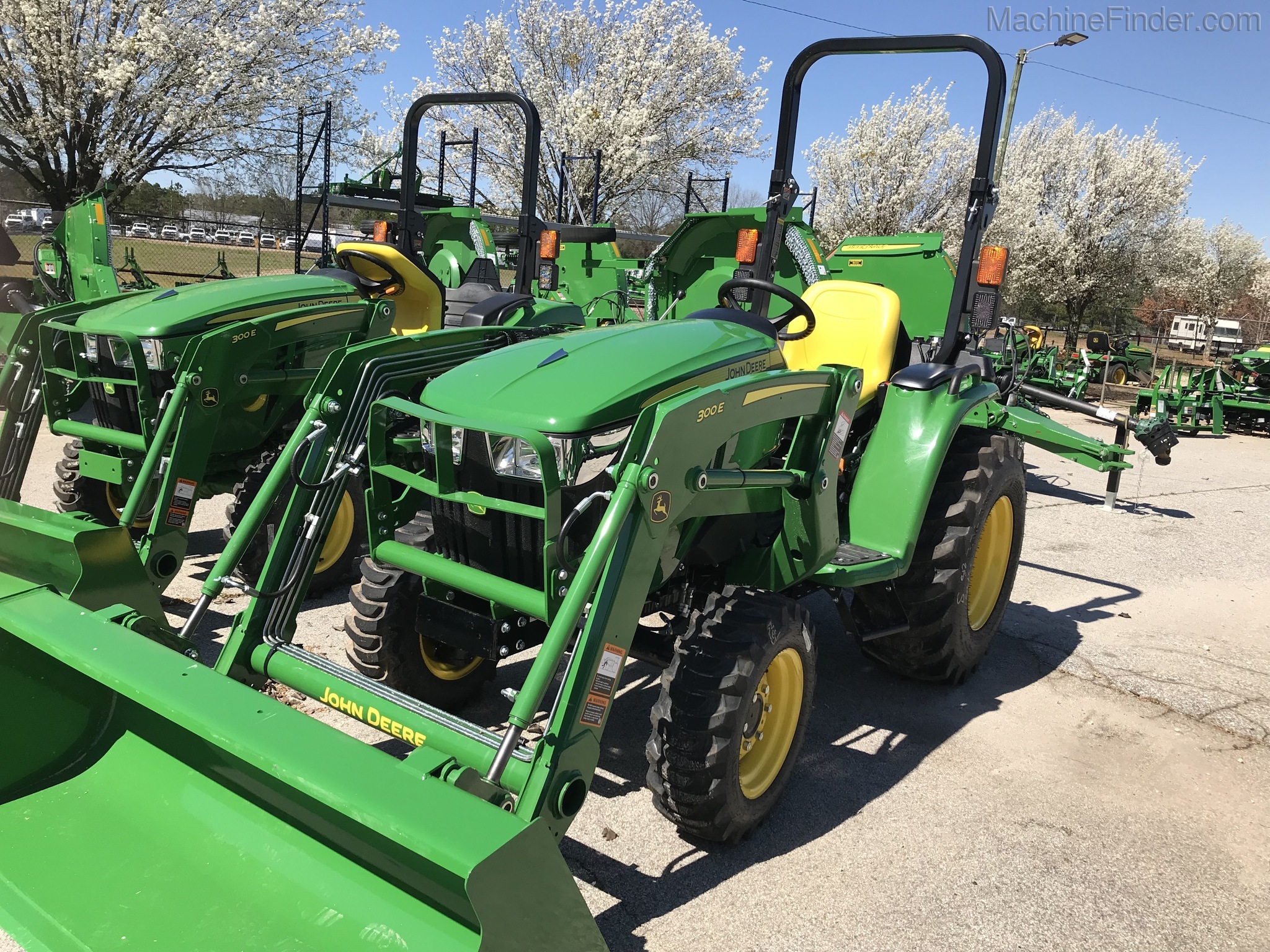 2020 John Deere 3025 Image 3