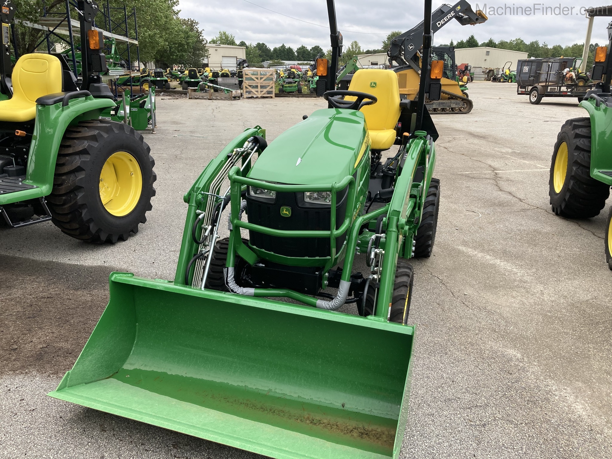 2020 John Deere 3025 Image 4