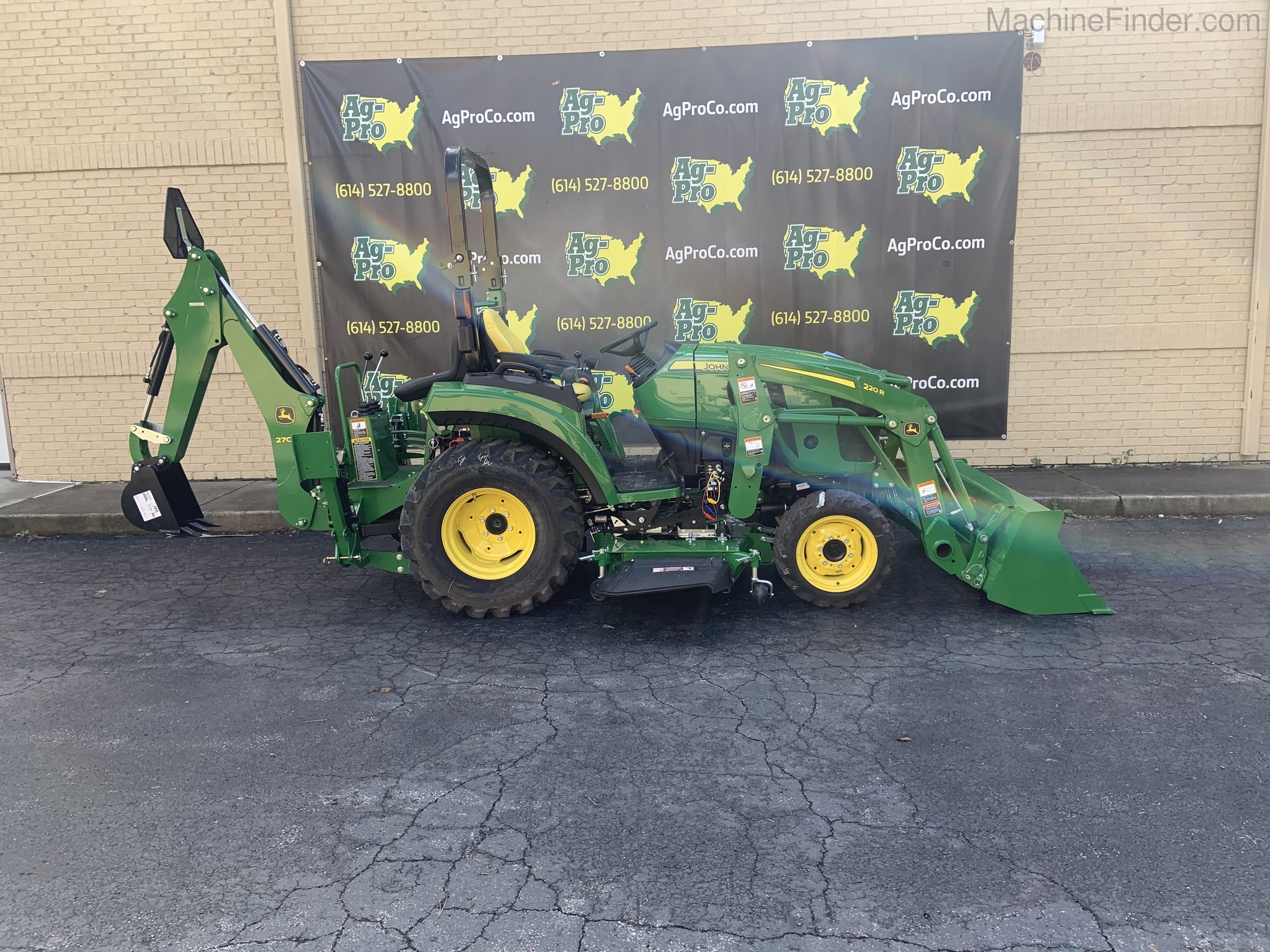 2020 John Deere 2032R Image 2