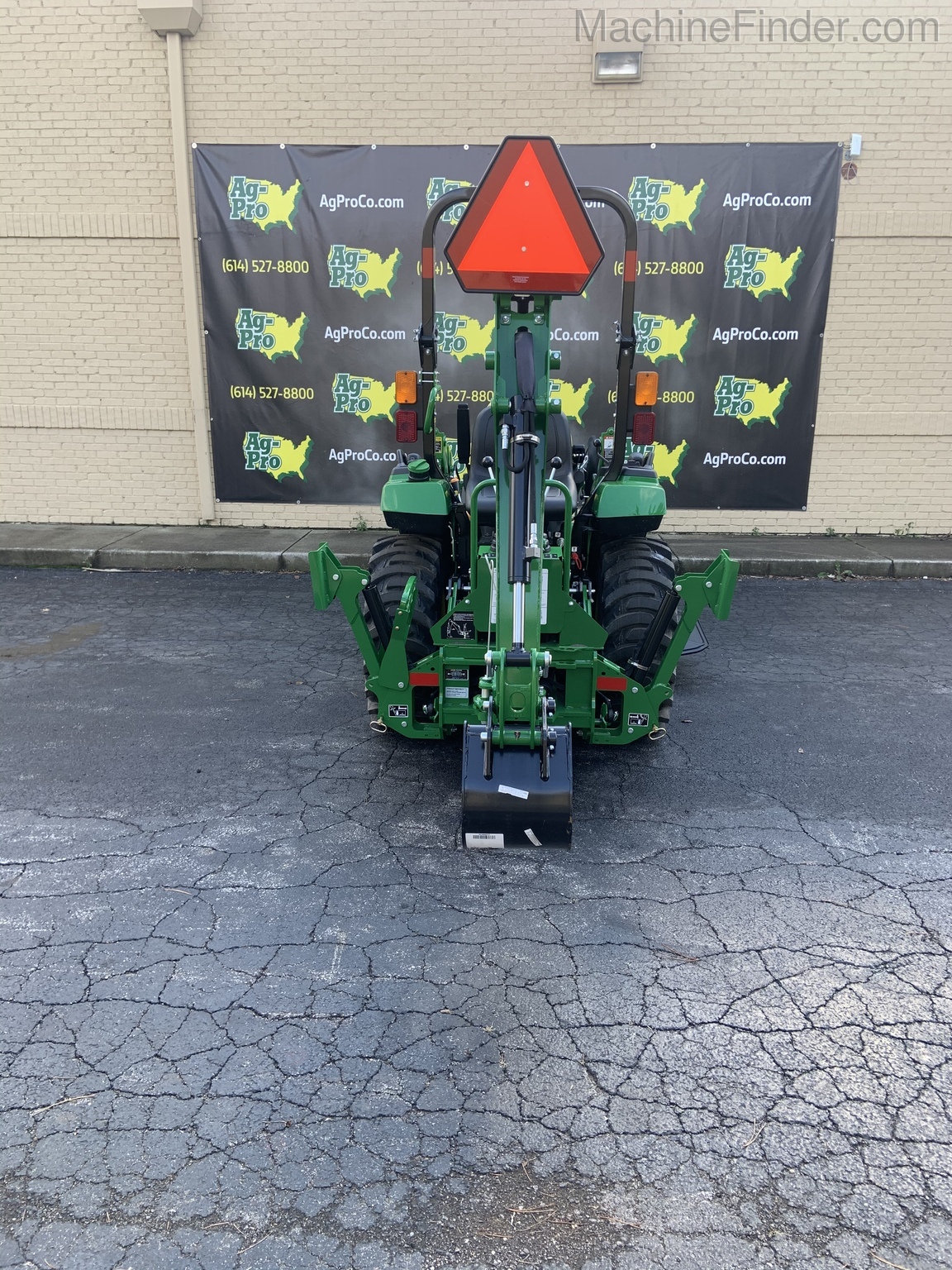 2020 John Deere 2032R Image 5