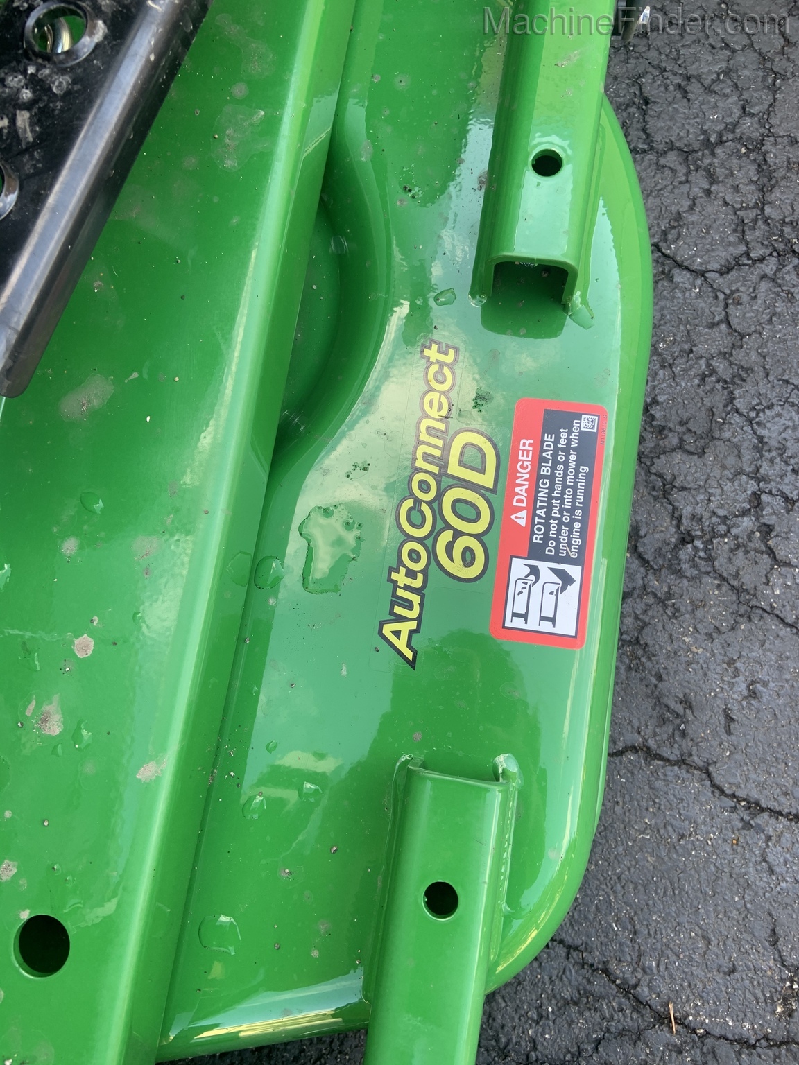 2020 John Deere 2032R Image 4