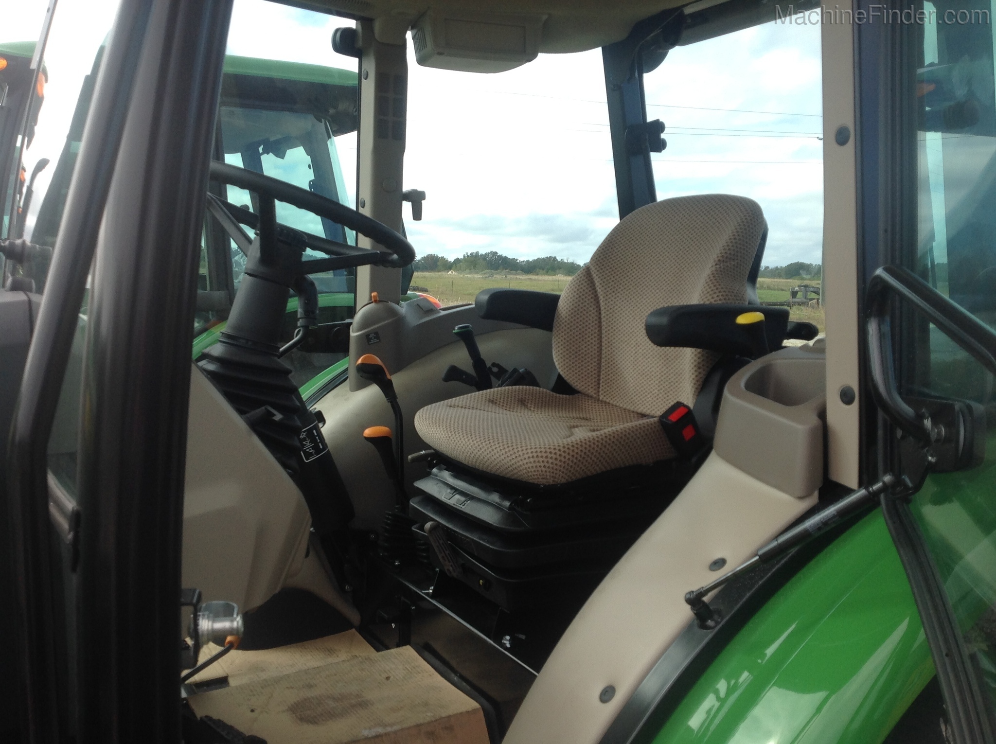 2020 John Deere 5055E Image 8