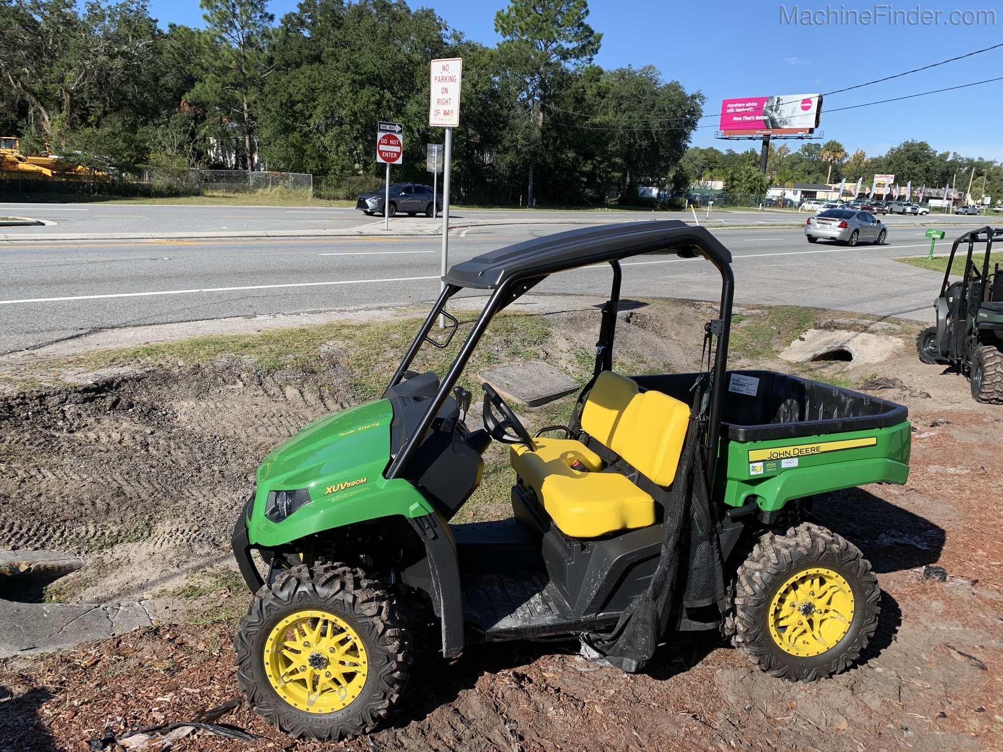 2021 John Deere 590M Image 2