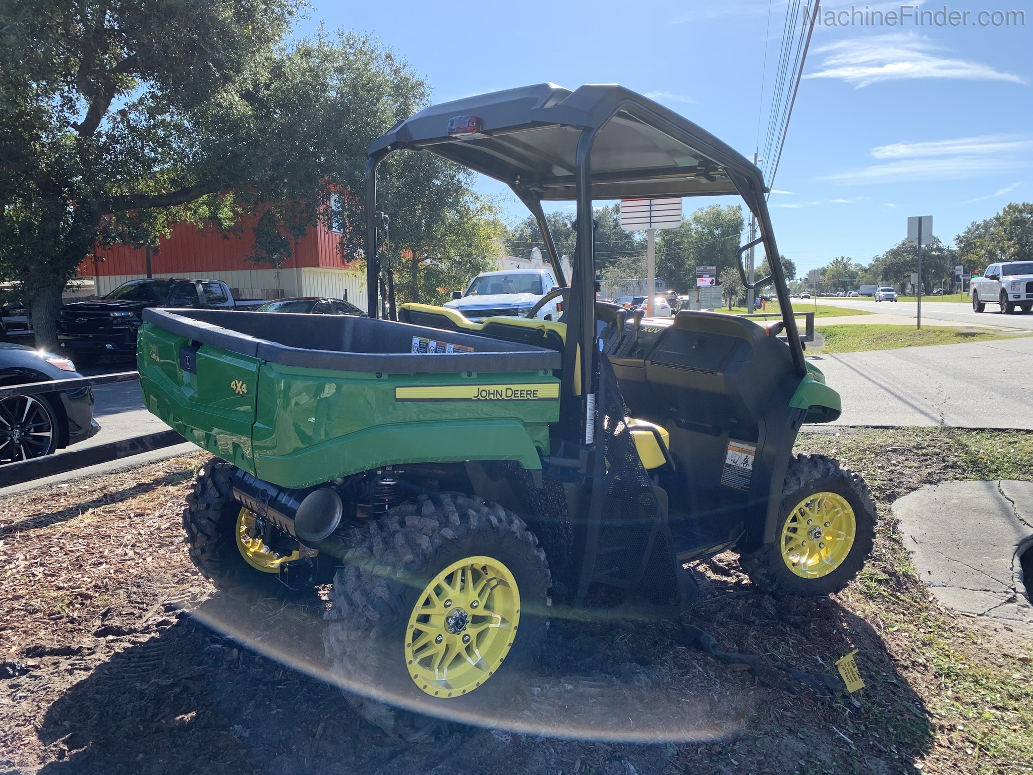 2021 John Deere 590M Image 5