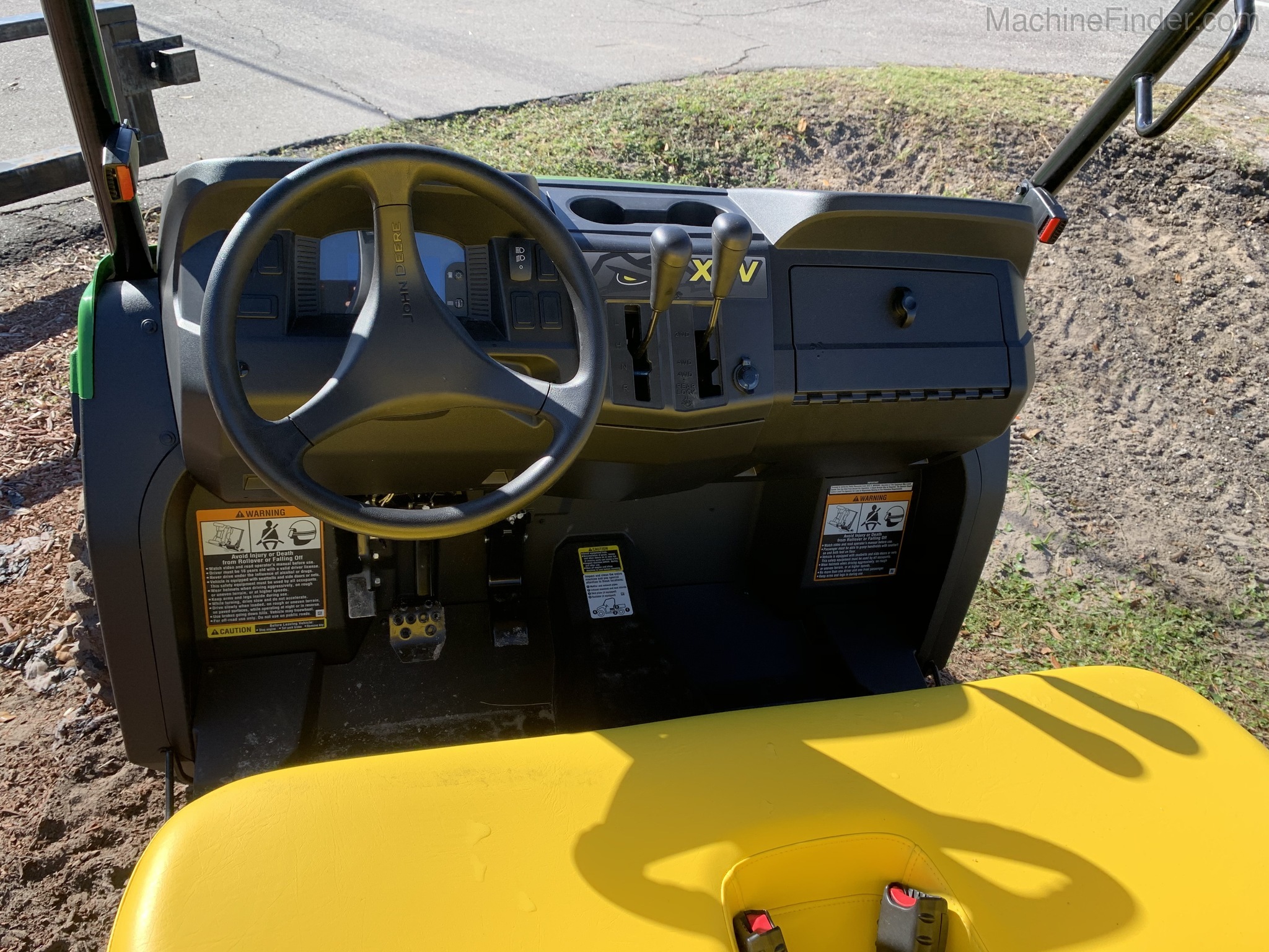 2021 John Deere 590M Image 7