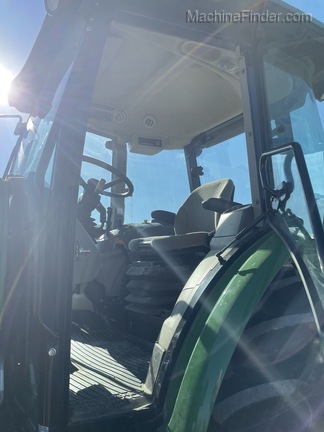 2016 John Deere 6105E Image 6