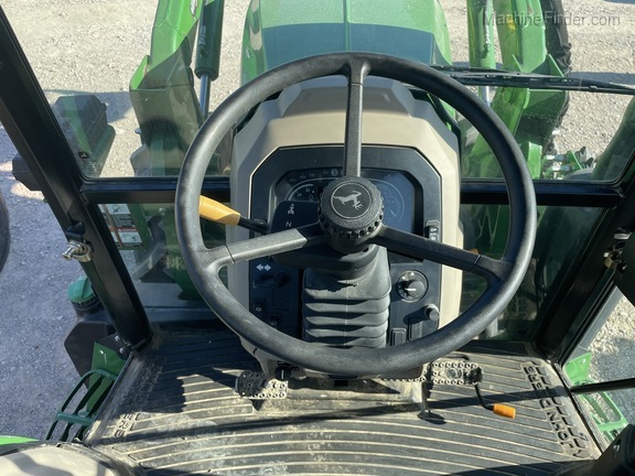 2016 John Deere 6105E Image 12