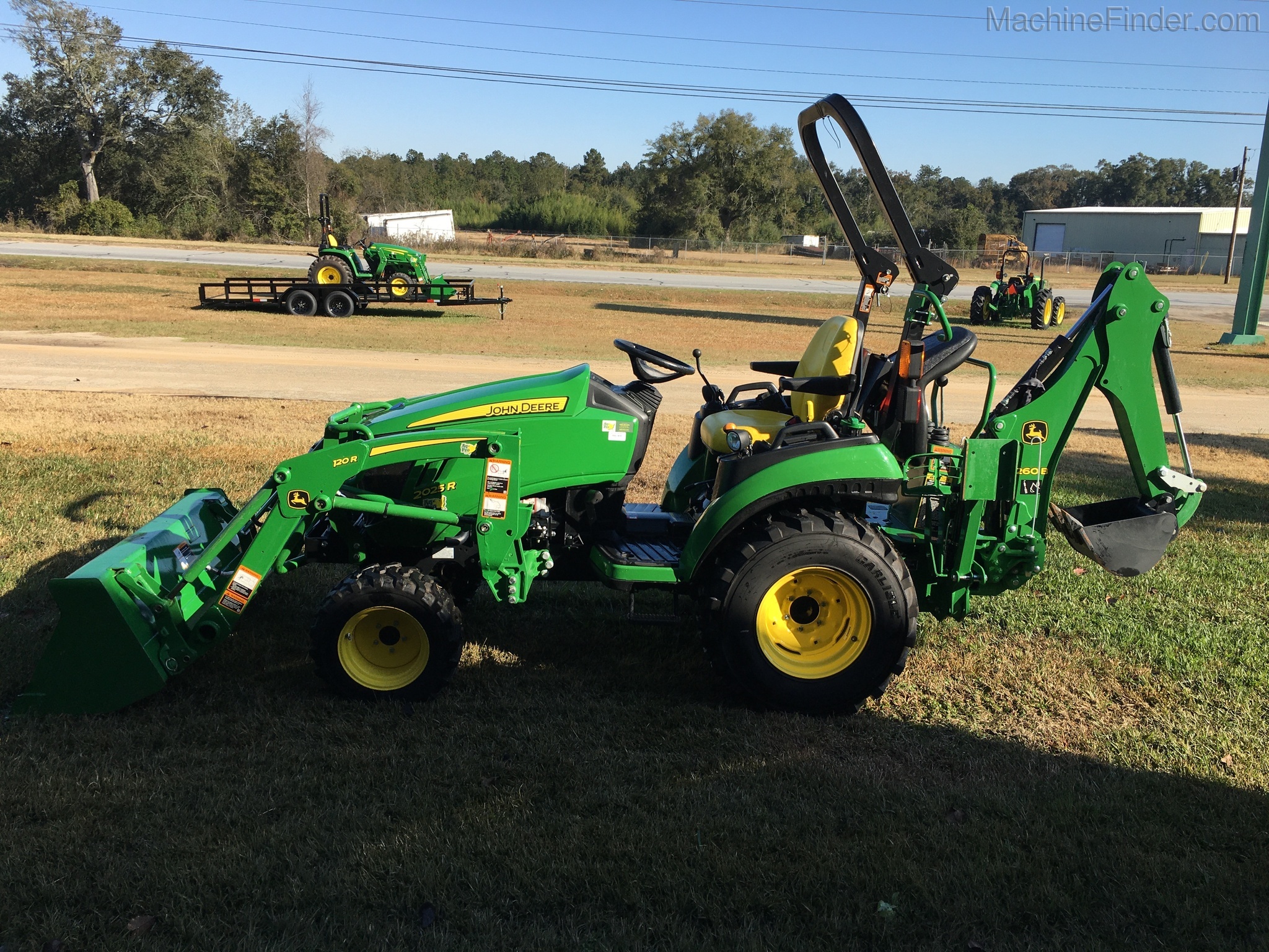 2019 John Deere 2025R Image 5