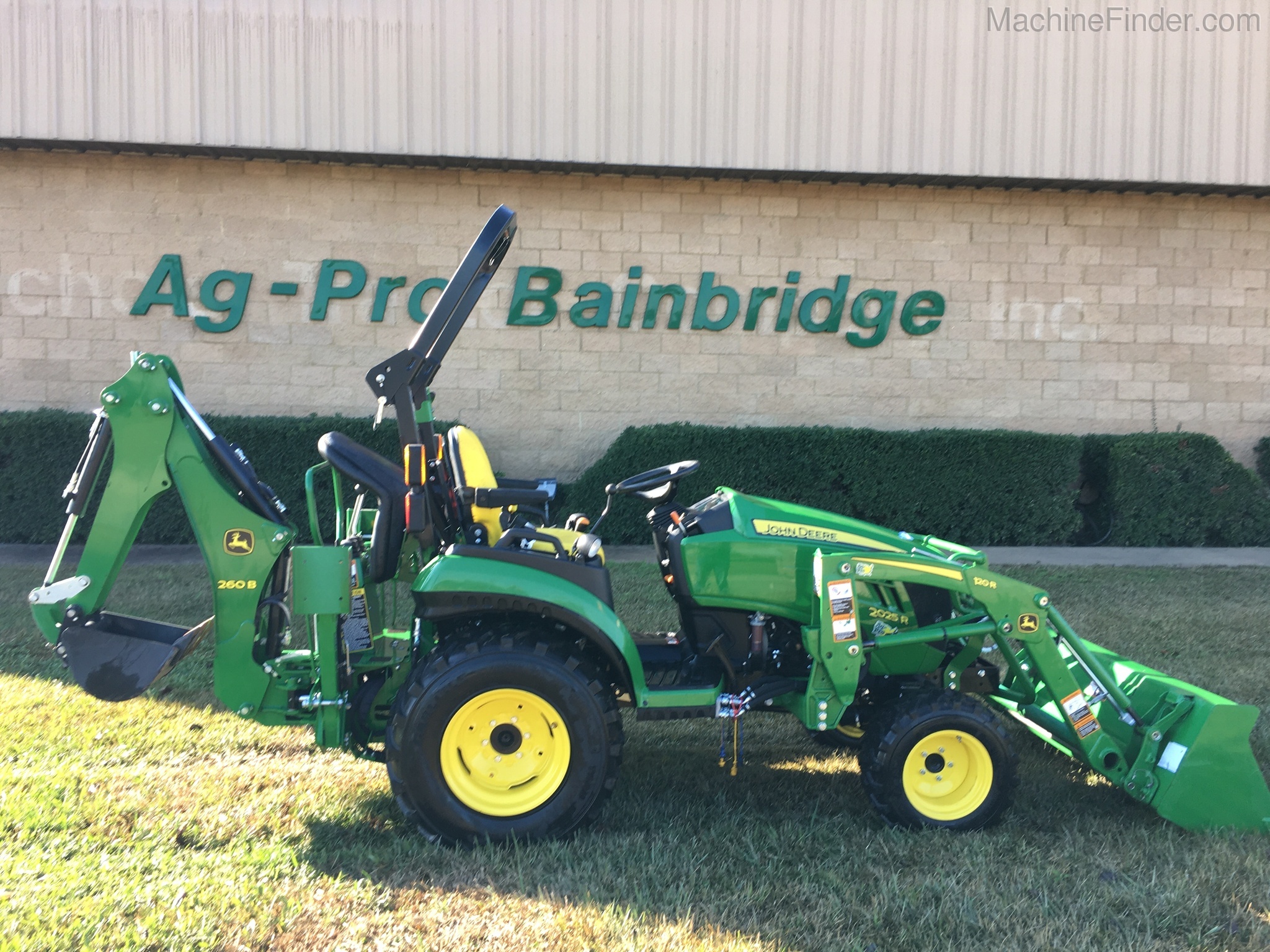 2019 John Deere 2025R Image 1
