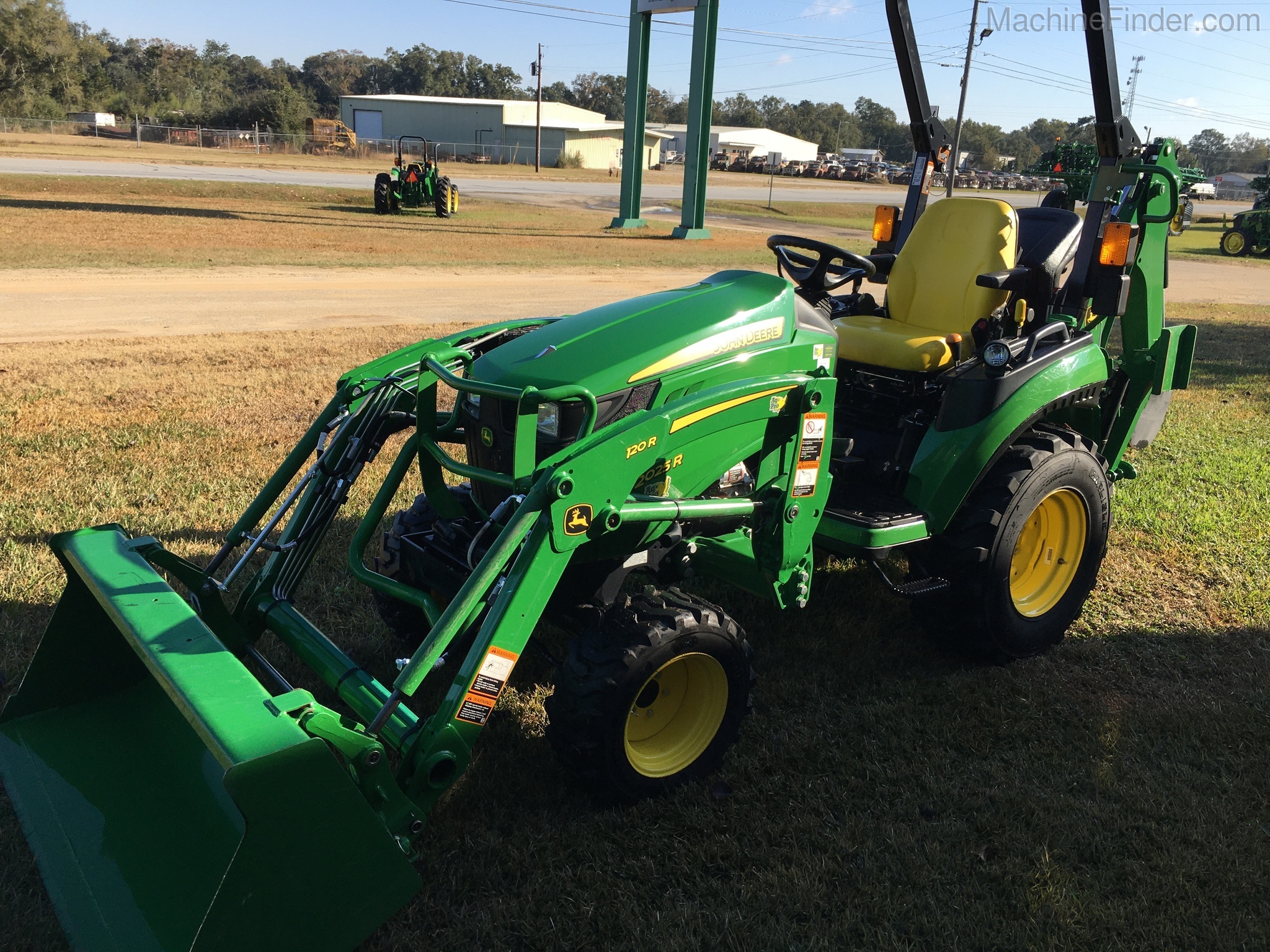 2019 John Deere 2025R Image 4