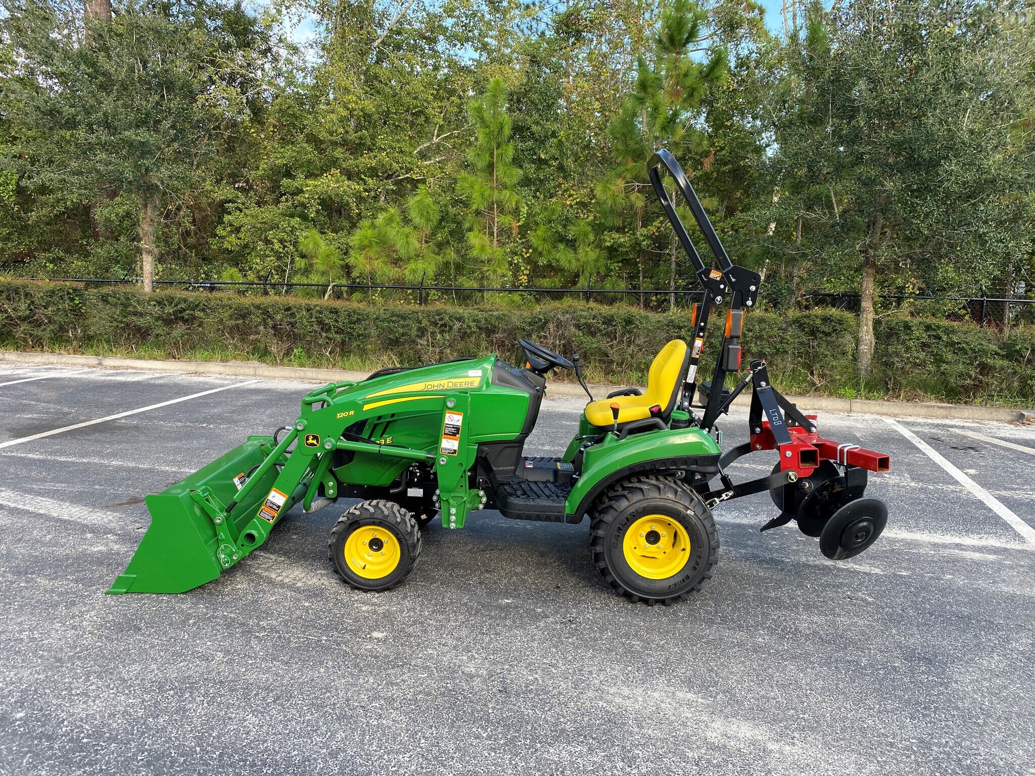 2020 John Deere 1023E Image 2
