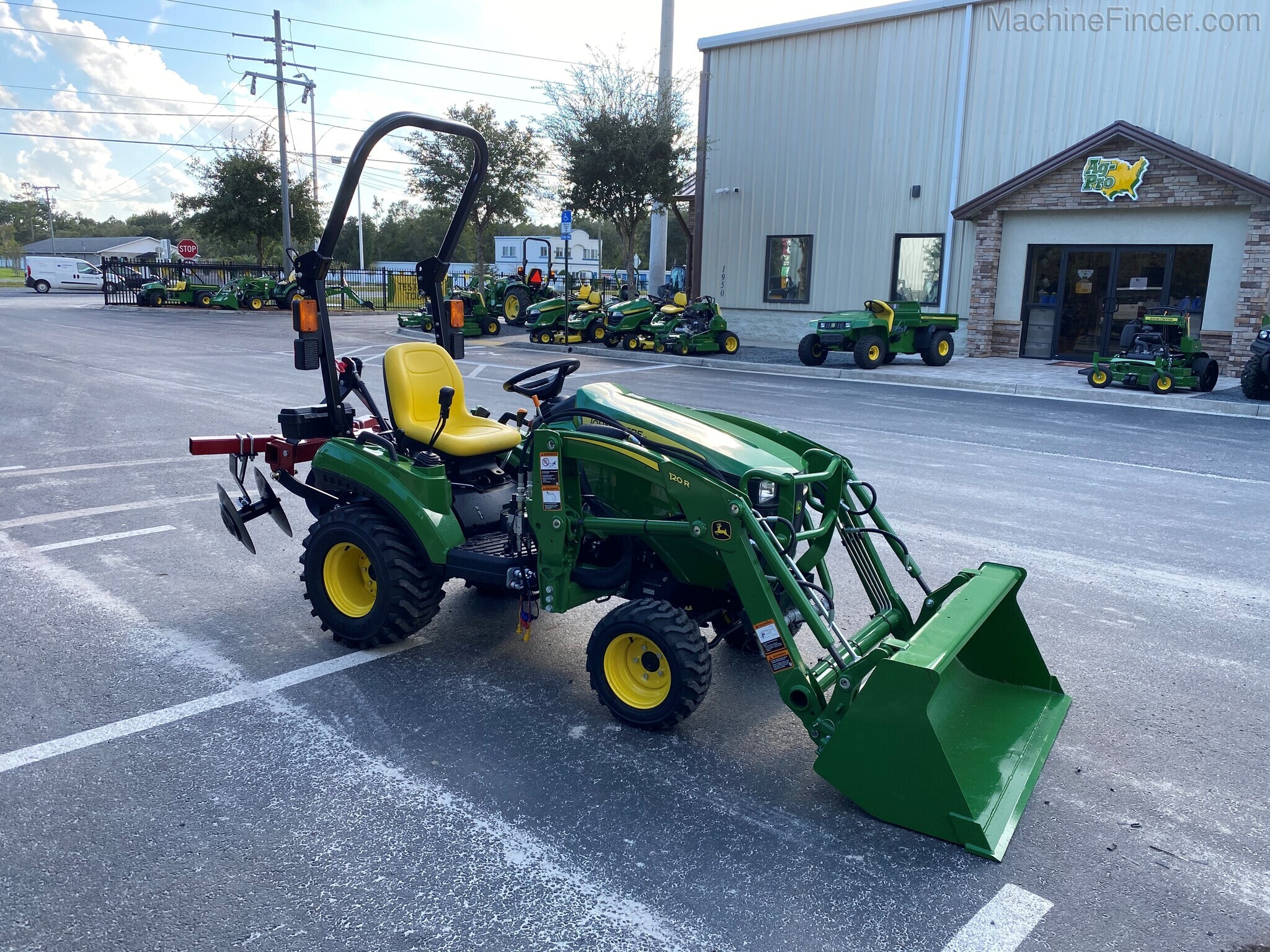 2020 John Deere 1023E Image 5