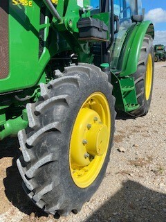 2017 John Deere 5055E Image 4