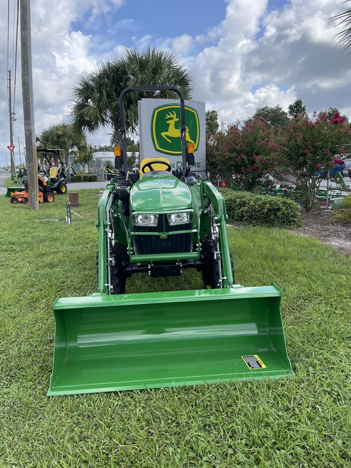 2023 John Deere 3032E Image 4