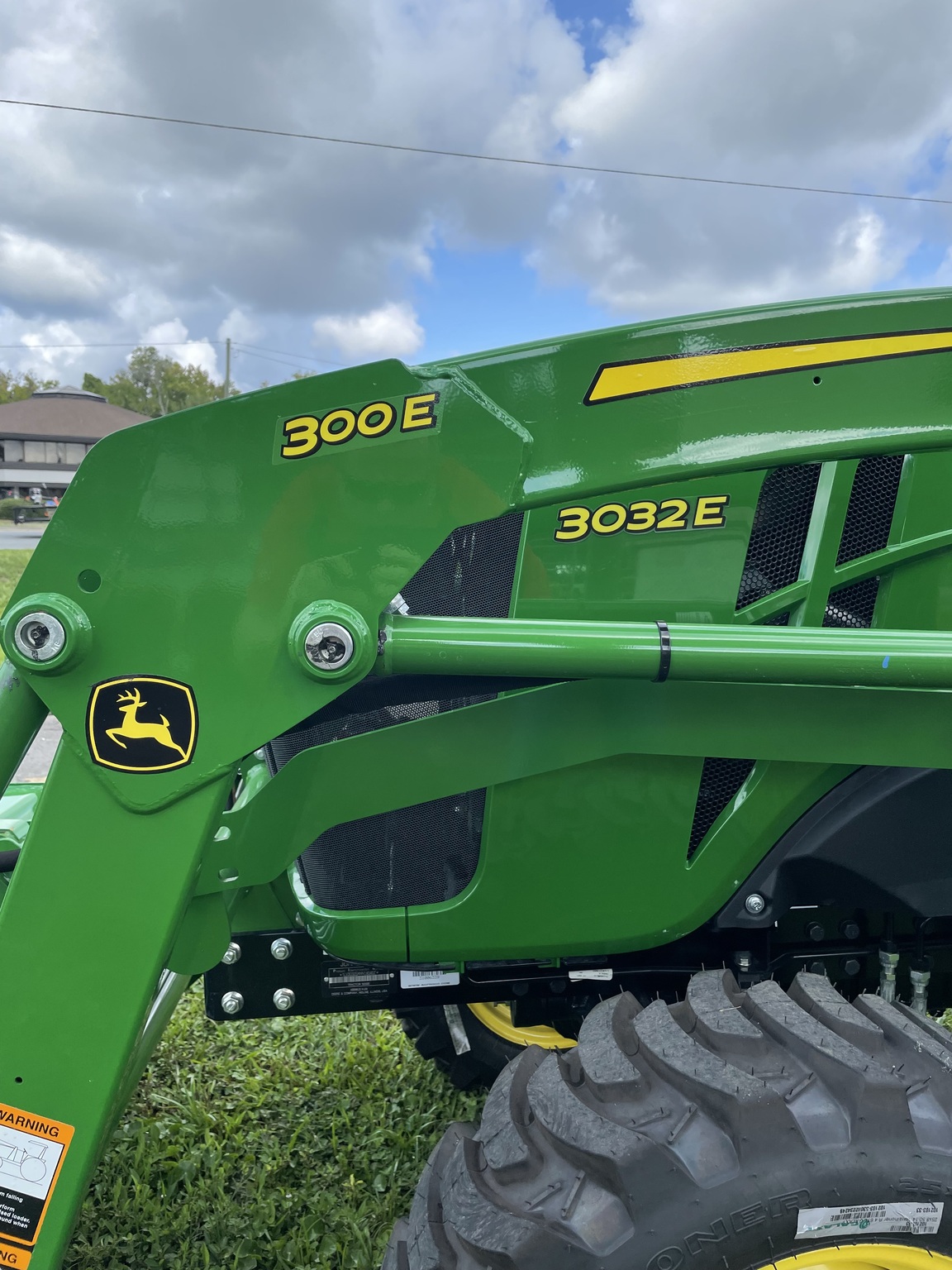 2023 John Deere 3032E Image 3