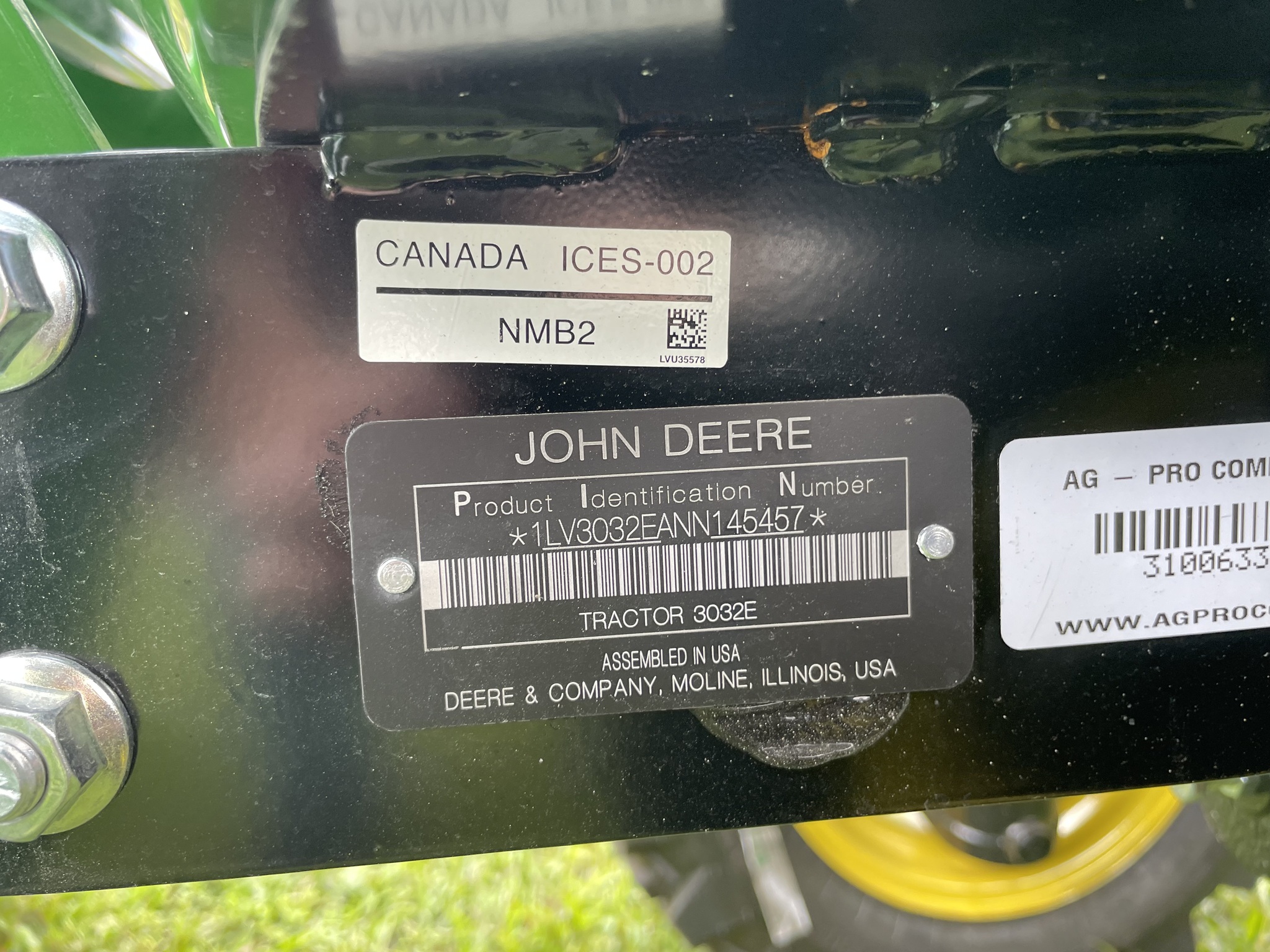 2023 John Deere 3032E Image 6