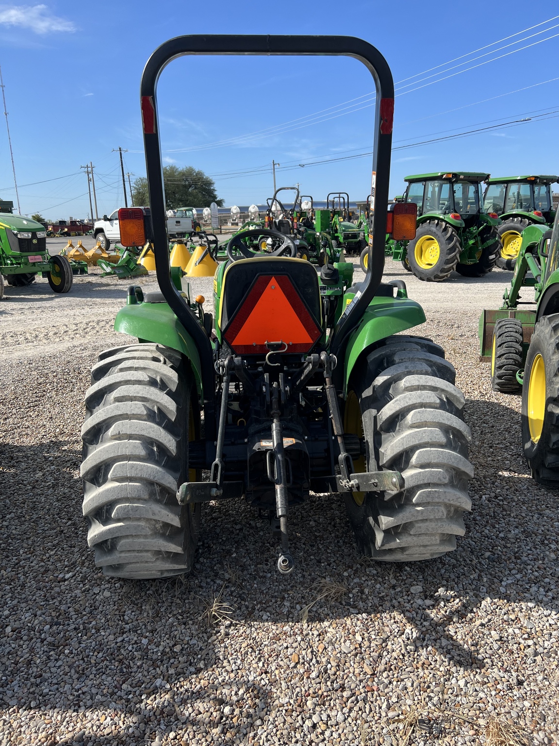 2013 John Deere 3032E Image 3
