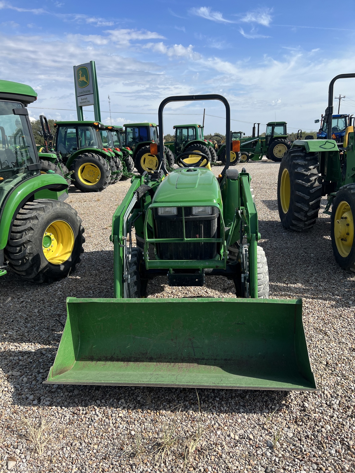 2013 John Deere 3032E Image 2