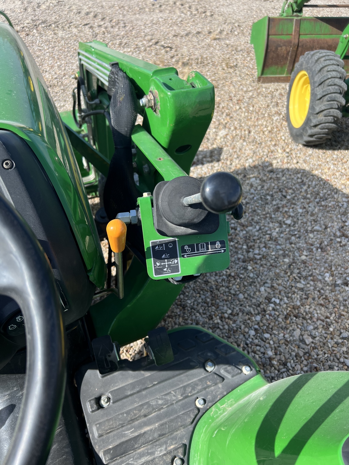 2013 John Deere 3032E Image 6
