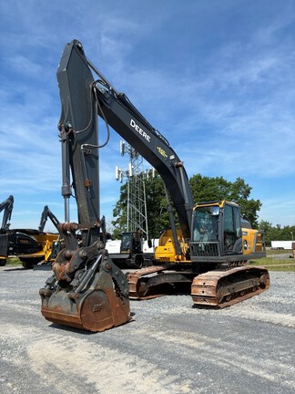 Photo of a 2022 John Deere 250GL