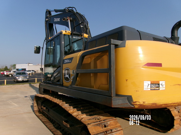 2022 John Deere 250GL